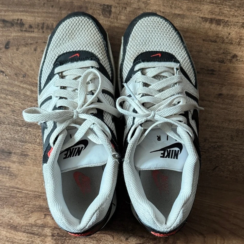 Nike Men's White and Black Mesh Sneakers size 7.5